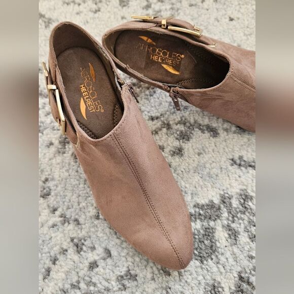 AEROSOLES Brown Ankle Booties with Gold Buckle - Picture 4 of 5